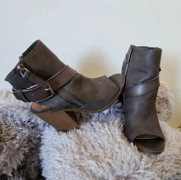 Dolce Vida Heels - Picture 6 of 6